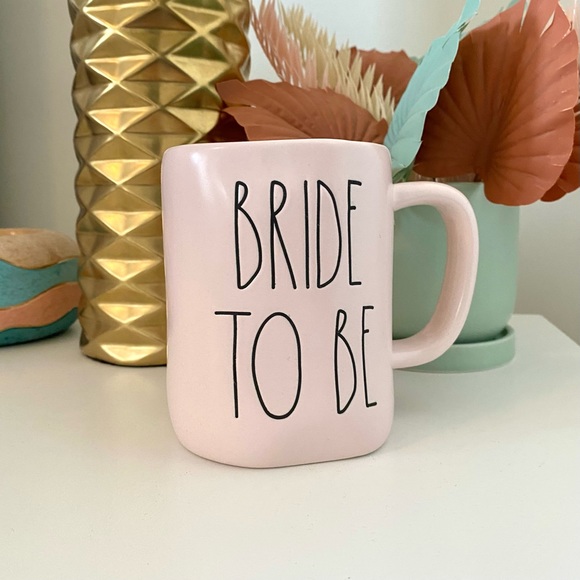 Rae Dunn ☕️ BRIDE TO BE Mug in Blush Pink - Picture 1 of 3
